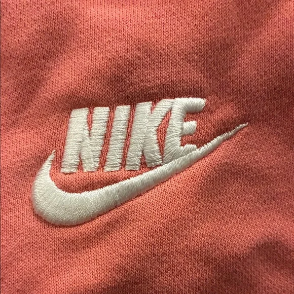 Peach nike shorts - Picture 4 of 4